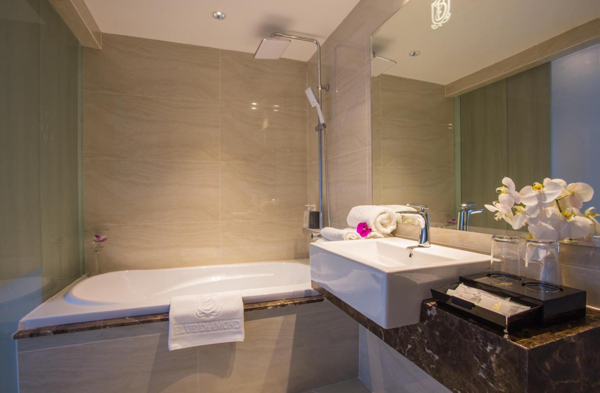 Nicecy Suite Hotel & Spa Хошимин Экстерьер фото